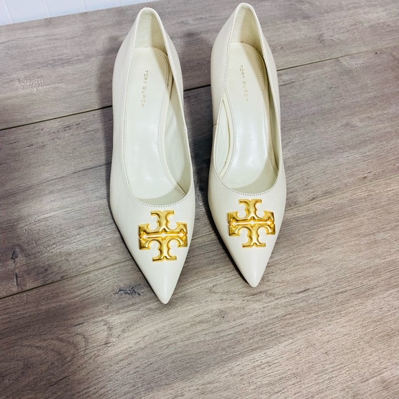 Use woman Tory Burch Eleanor Pointed Toe Pump shoe size 8M
No box - Picture 3 of 12